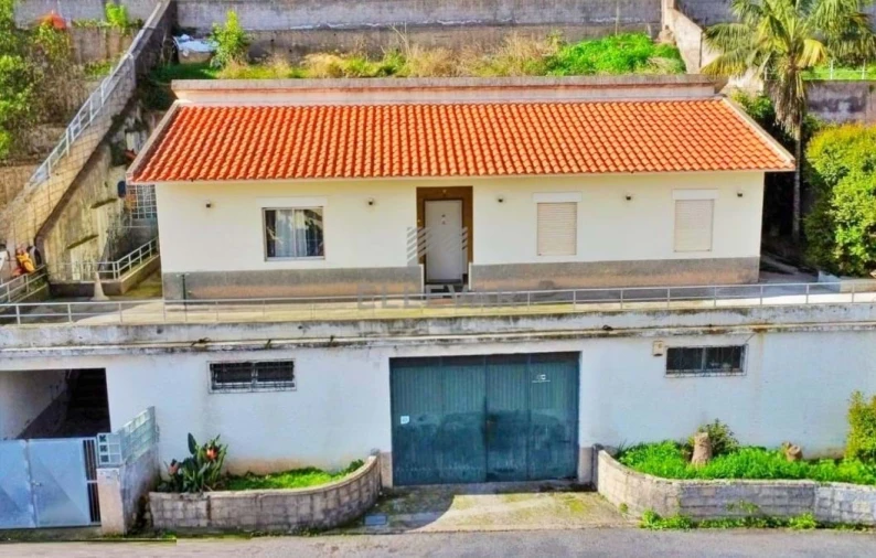 Moradia T3 para Venda em Santo Antonio Foto 2