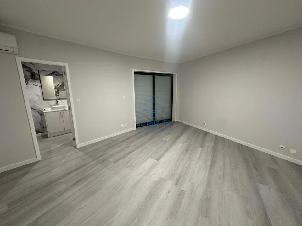 Apartamento T4 para Venda em Braga (Maximinos, Sé e Cividade) Foto 8
