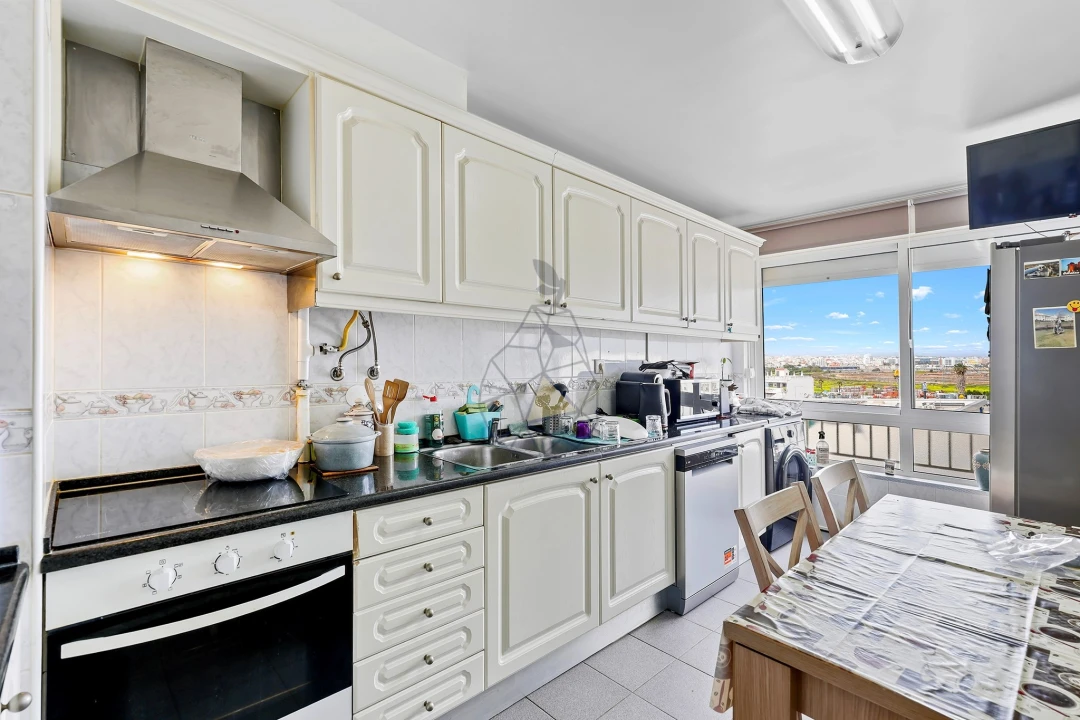 Apartamento T3 para Venda em Estômbar e Parchal Foto 3