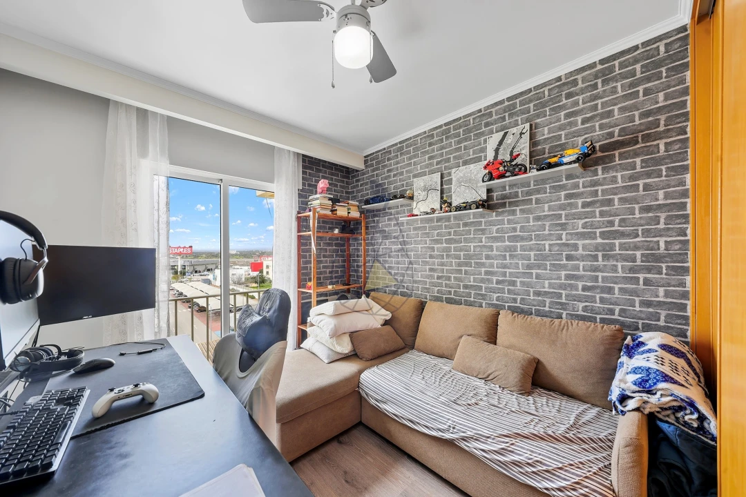 Apartamento T3 para Venda em Estômbar e Parchal Foto 17