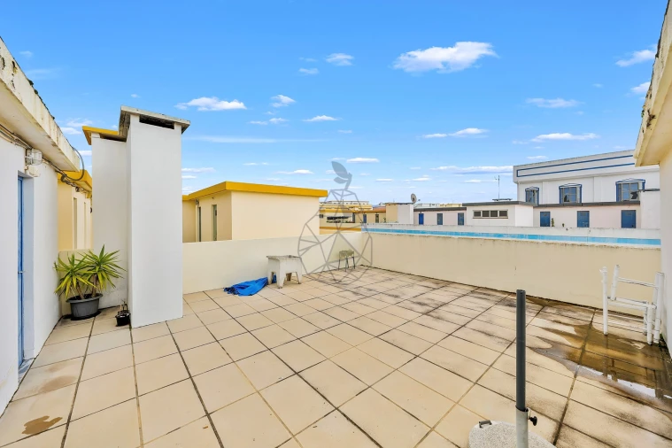 Apartamento T3 para Venda em Estômbar e Parchal Foto 32