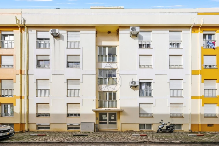 Apartamento T3 para Venda em Estômbar e Parchal Foto 37