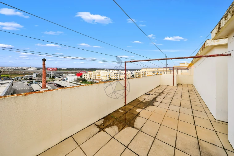 Apartamento T3 para Venda em Estômbar e Parchal Foto 35