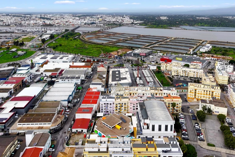 Apartamento T3 para Venda em Estômbar e Parchal Foto 40