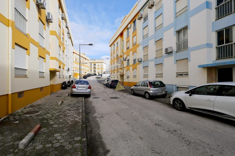 Apartamento T3 para Venda em Estômbar e Parchal Foto 38