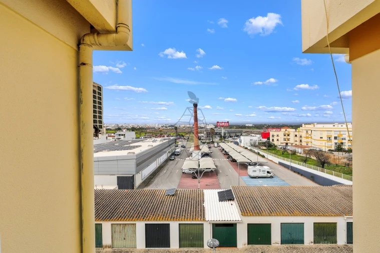 Apartamento T3 para Venda em Estômbar e Parchal Foto 18