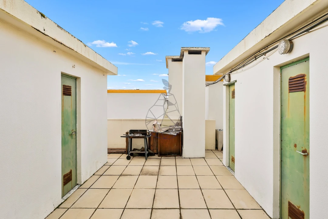 Apartamento T3 para Venda em Estômbar e Parchal Foto 34