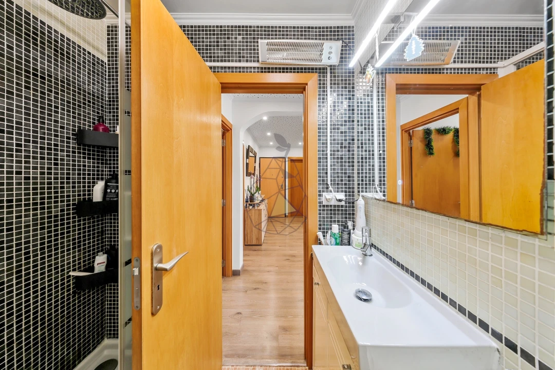 Apartamento T3 para Venda em Estômbar e Parchal Foto 12