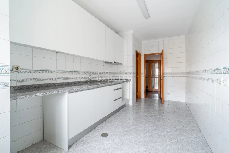 Apartamento T3 para Arrendamento em Braga (Maximinos, Sé e Cividade) Foto 2