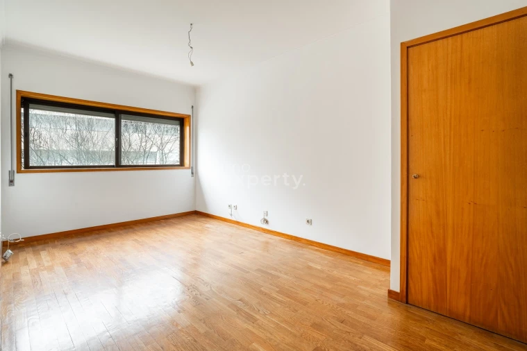 Apartamento T3 para Arrendamento em Braga (Maximinos, Sé e Cividade) Foto 9