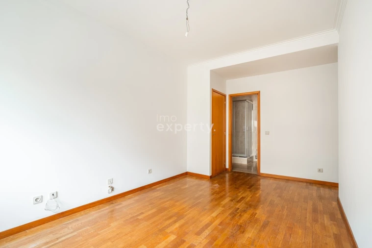 Apartamento T3 para Arrendamento em Braga (Maximinos, Sé e Cividade) Foto 10