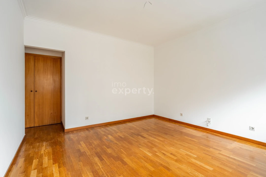 Apartamento T3 para Arrendamento em Braga (Maximinos, Sé e Cividade) Foto 7