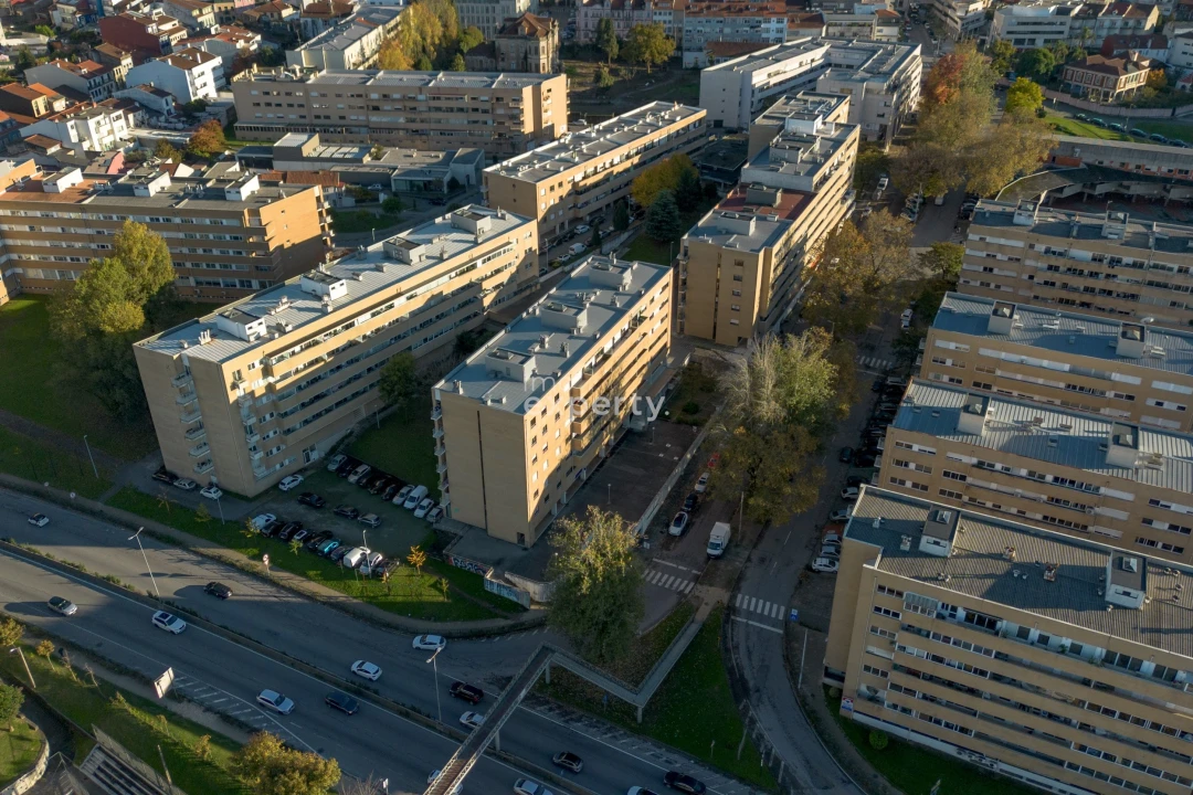 Apartamento T3 para Arrendamento em Braga (Maximinos, Sé e Cividade) Foto 18