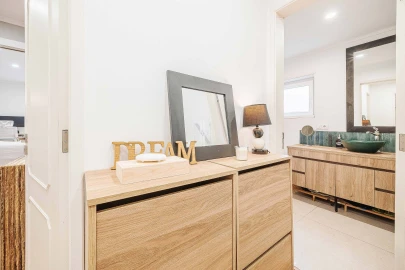 Apartamento T3 para Venda em Oeiras e São Julião da Barra, Paço de Arcos e Caxias
