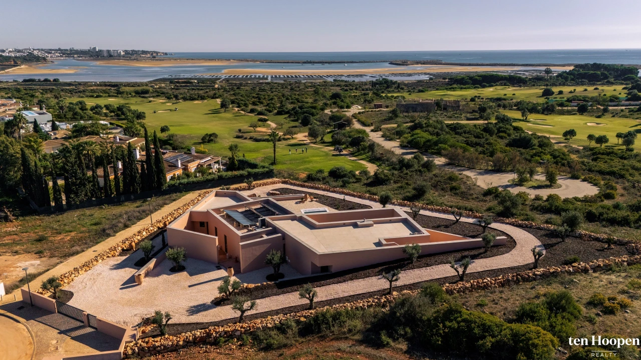 Moradia T4 para Venda em Lagos (São Sebastião e Santa Maria) Foto 2