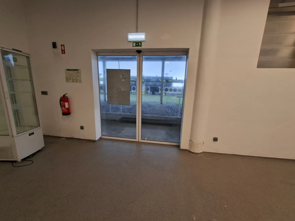 Negócio para Arrendamento em Arrifes Foto 2