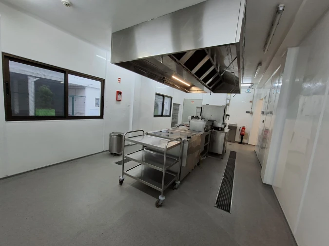 Negócio para Arrendamento em Arrifes Foto 8