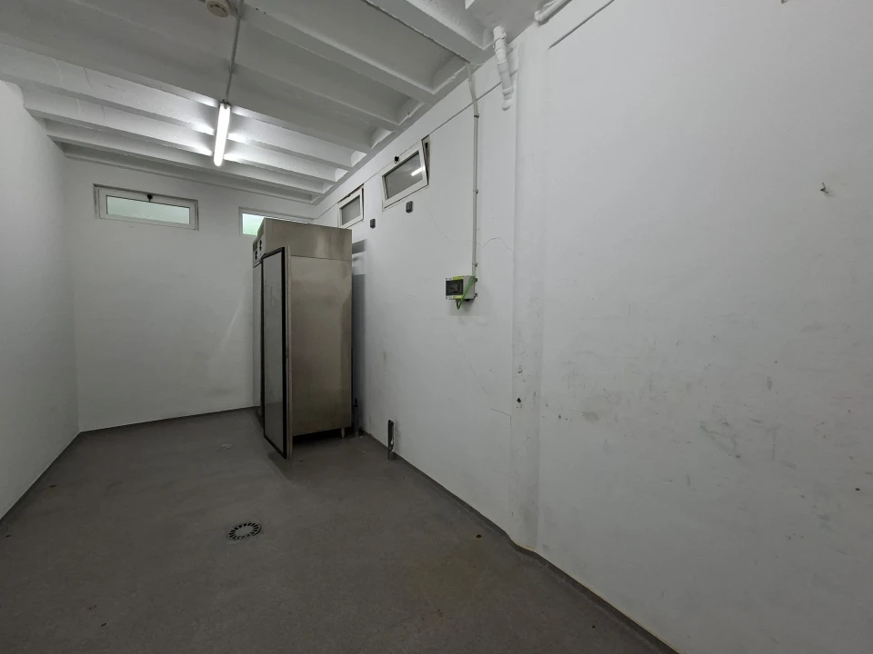 Negócio para Arrendamento em Arrifes Foto 18