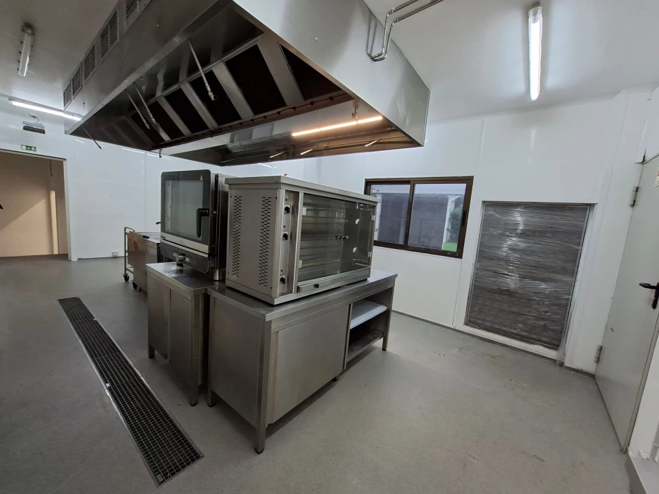 Negócio para Arrendamento em Arrifes Foto 9