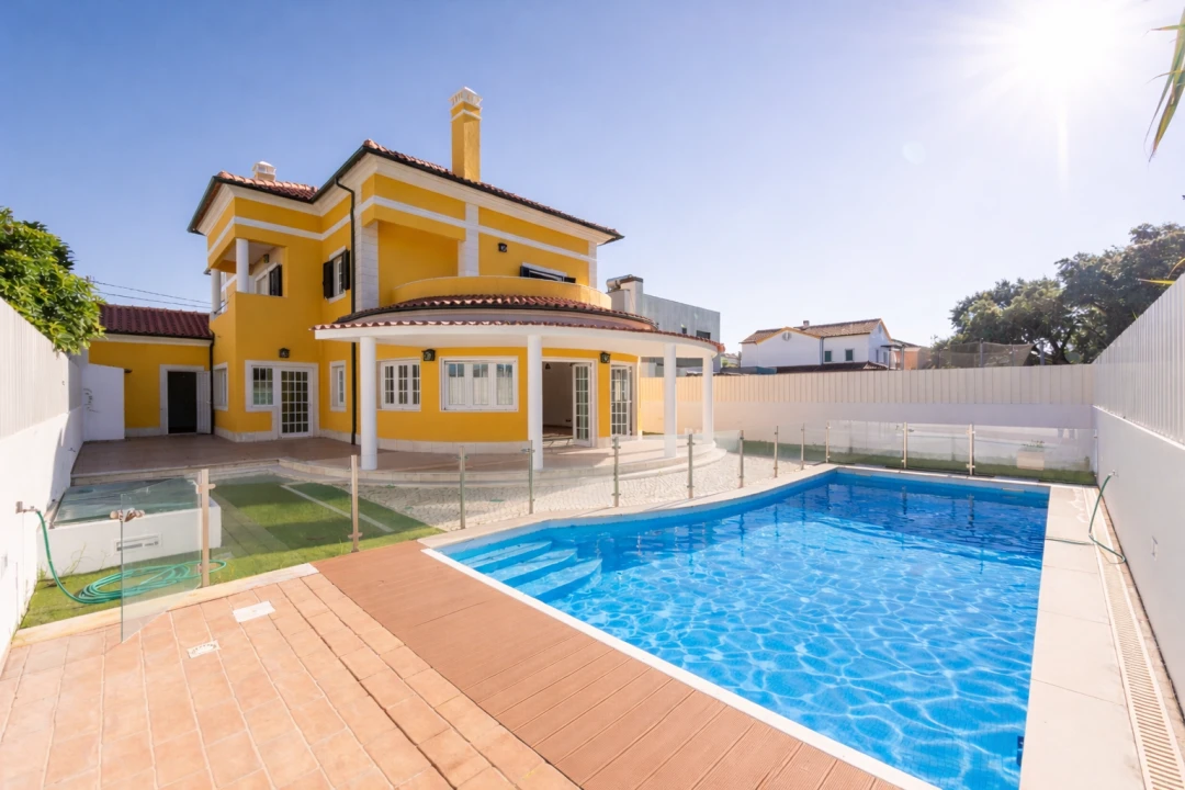 Moradia T5 para Venda em Moita Foto 1