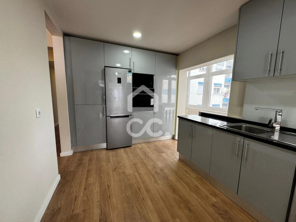 Apartamento T3 para Venda em Odivelas Foto 2