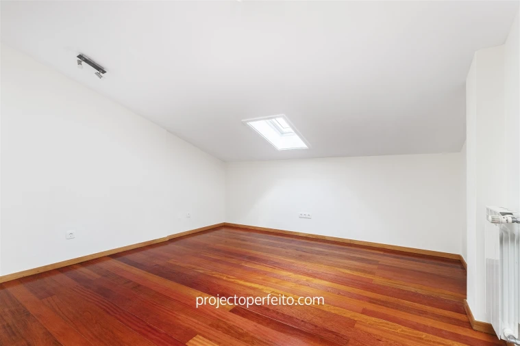 Apartamento T3 para Arrendamento em São Felix da Marinha Foto 6