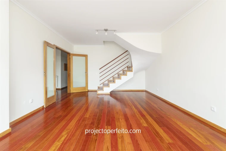 Apartamento T3 para Arrendamento em São Felix da Marinha Foto 3