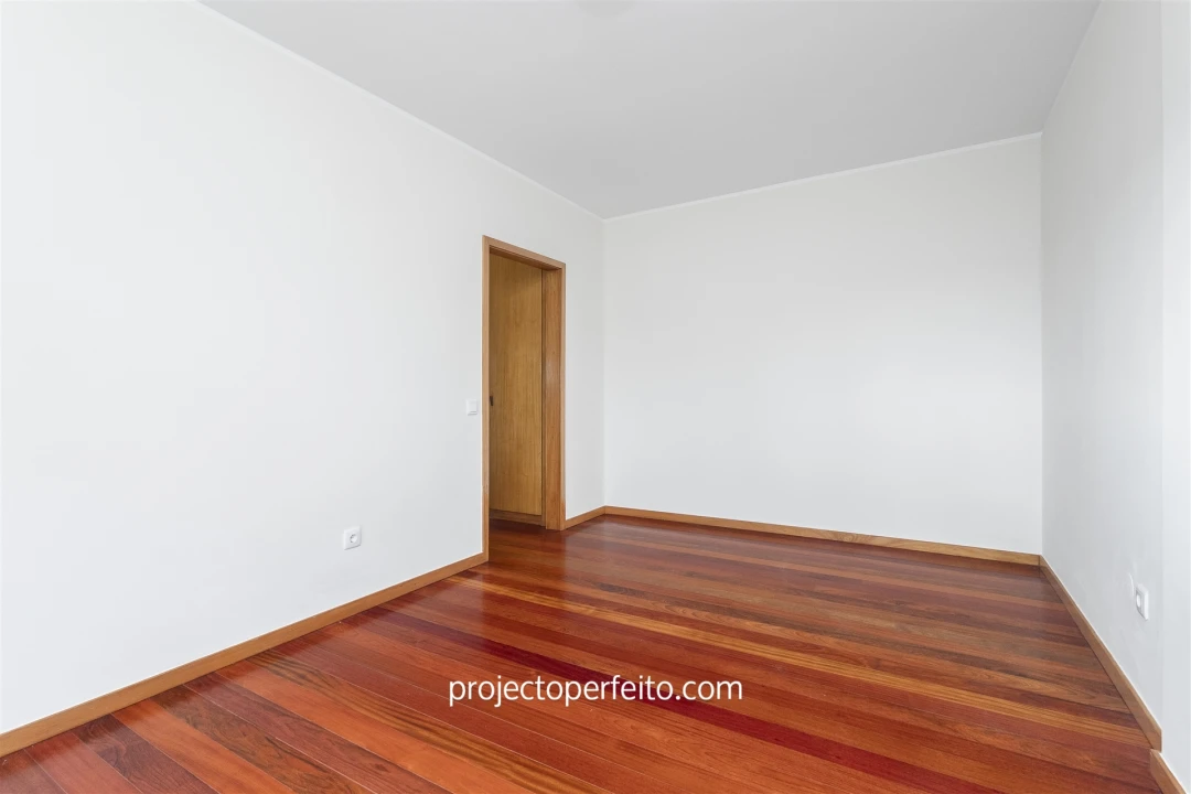 Apartamento T3 para Arrendamento em São Felix da Marinha Foto 12