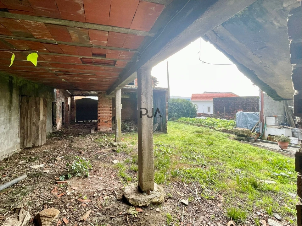 Moradia T2 para Venda em Castelões Foto 9