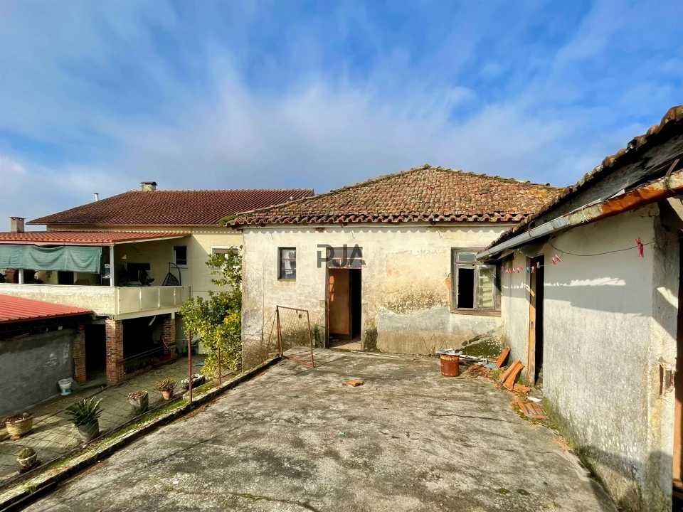 Moradia T2 para Venda em Castelões Foto 1