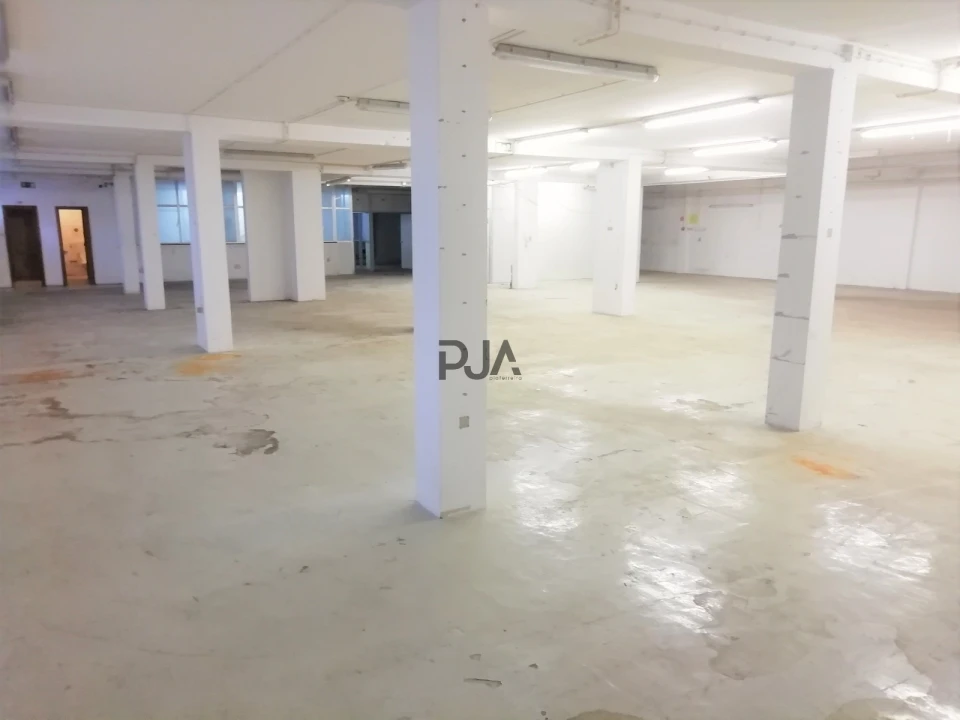 Armazém para Arrendamento em Repeses e São Salvador Foto 2