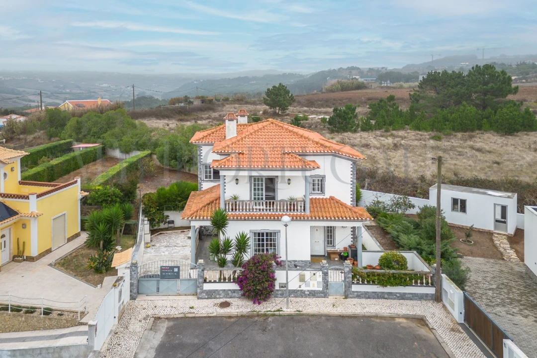 Moradia T5 para Venda em Santo Isidoro Foto 1