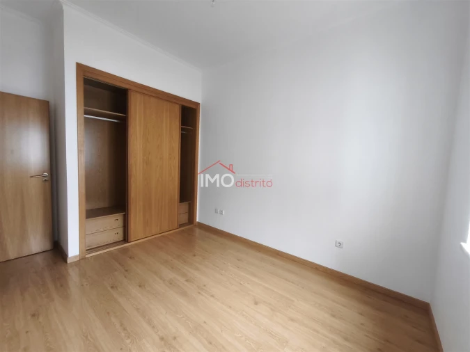Apartamento T1 para Venda em Sé e São Lourenço Foto 10