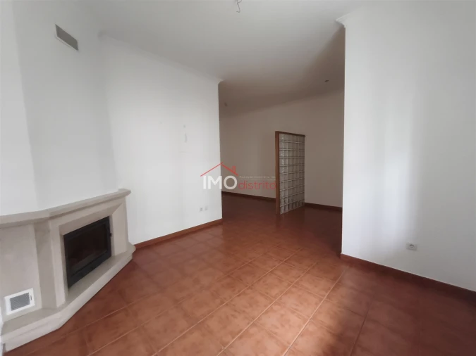 Apartamento T1 para Venda em Sé e São Lourenço Foto 3