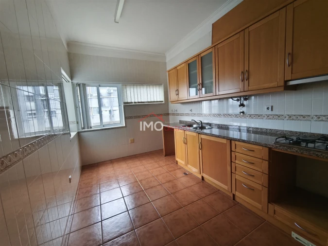 Apartamento T1 para Venda em Sé e São Lourenço Foto 7