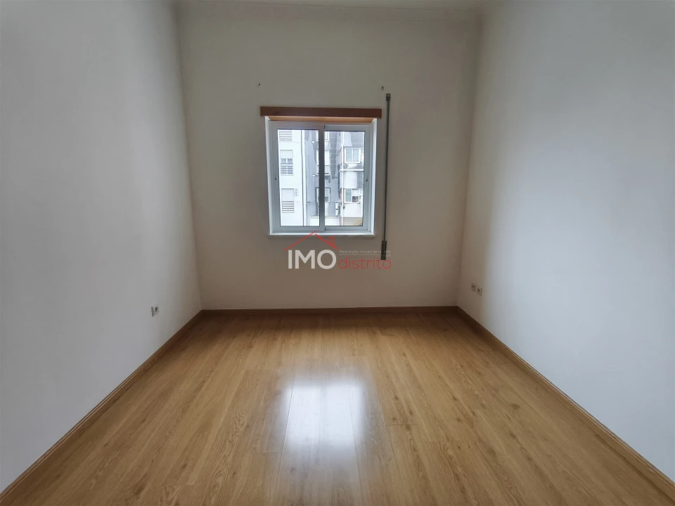 Apartamento T1 para Venda em Sé e São Lourenço Foto 11