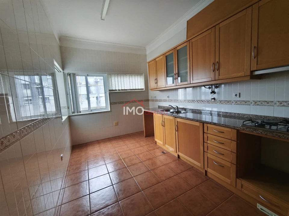 Apartamento T1 para Venda em Sé e São Lourenço Foto 7