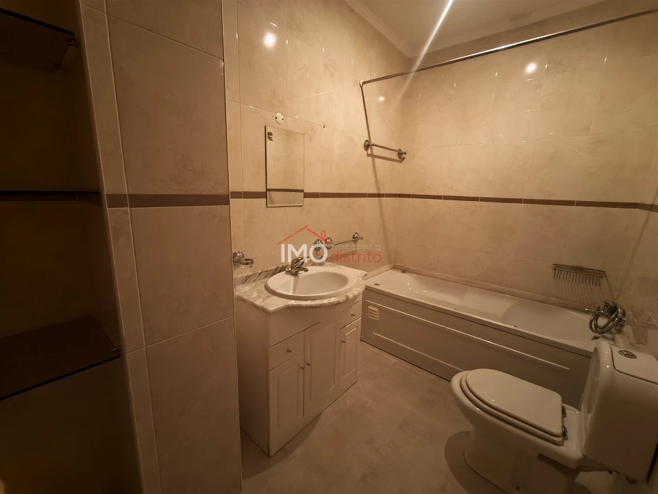 Apartamento T1 para Venda em Sé e São Lourenço Foto 12