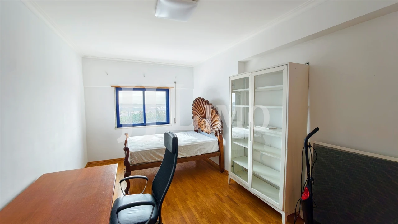 Apartamento T4 para Venda em Alfragide Foto 16