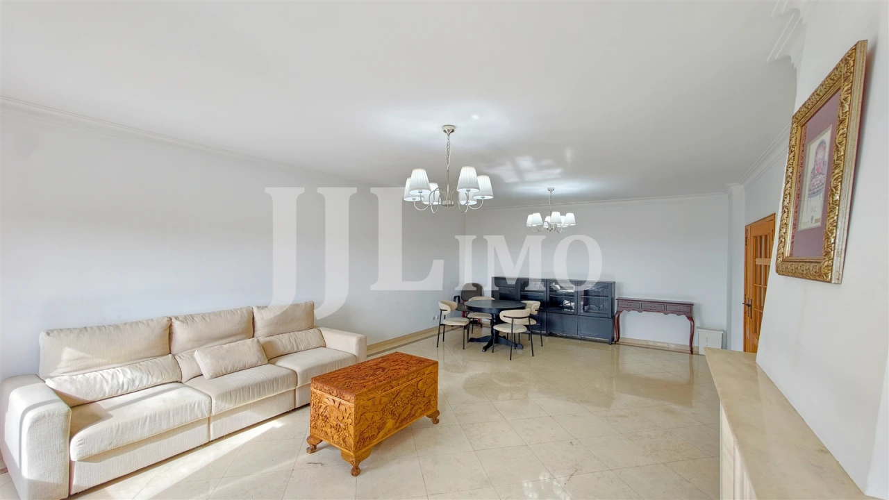 Apartamento T4 para Venda em Alfragide Foto 9