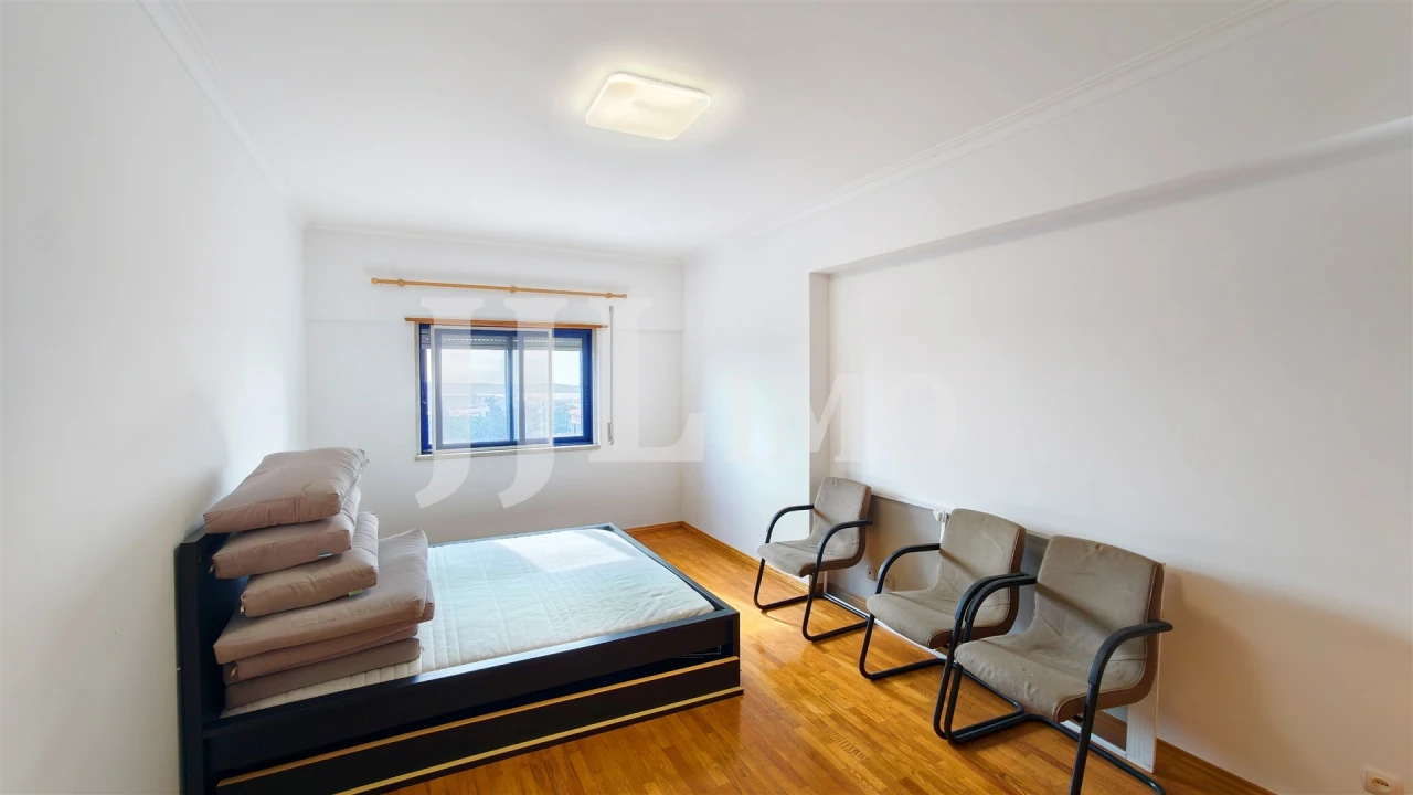 Apartamento T4 para Venda em Alfragide Foto 13