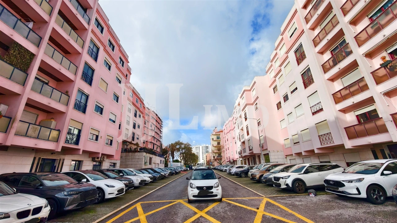 Apartamento T4 para Venda em Alfragide Foto 3