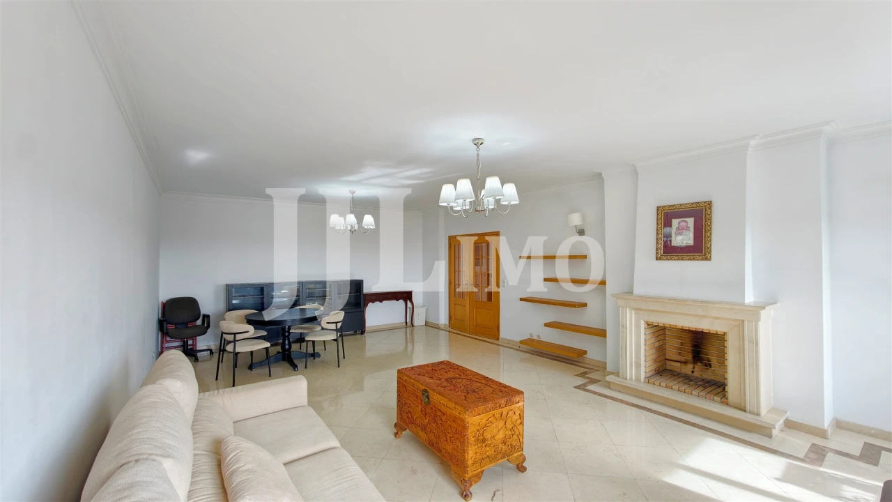 Apartamento T4 para Arrendamento em Alfragide Foto 8