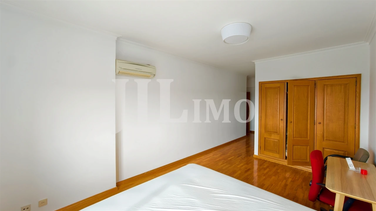 Apartamento T4 para Arrendamento em Alfragide Foto 24