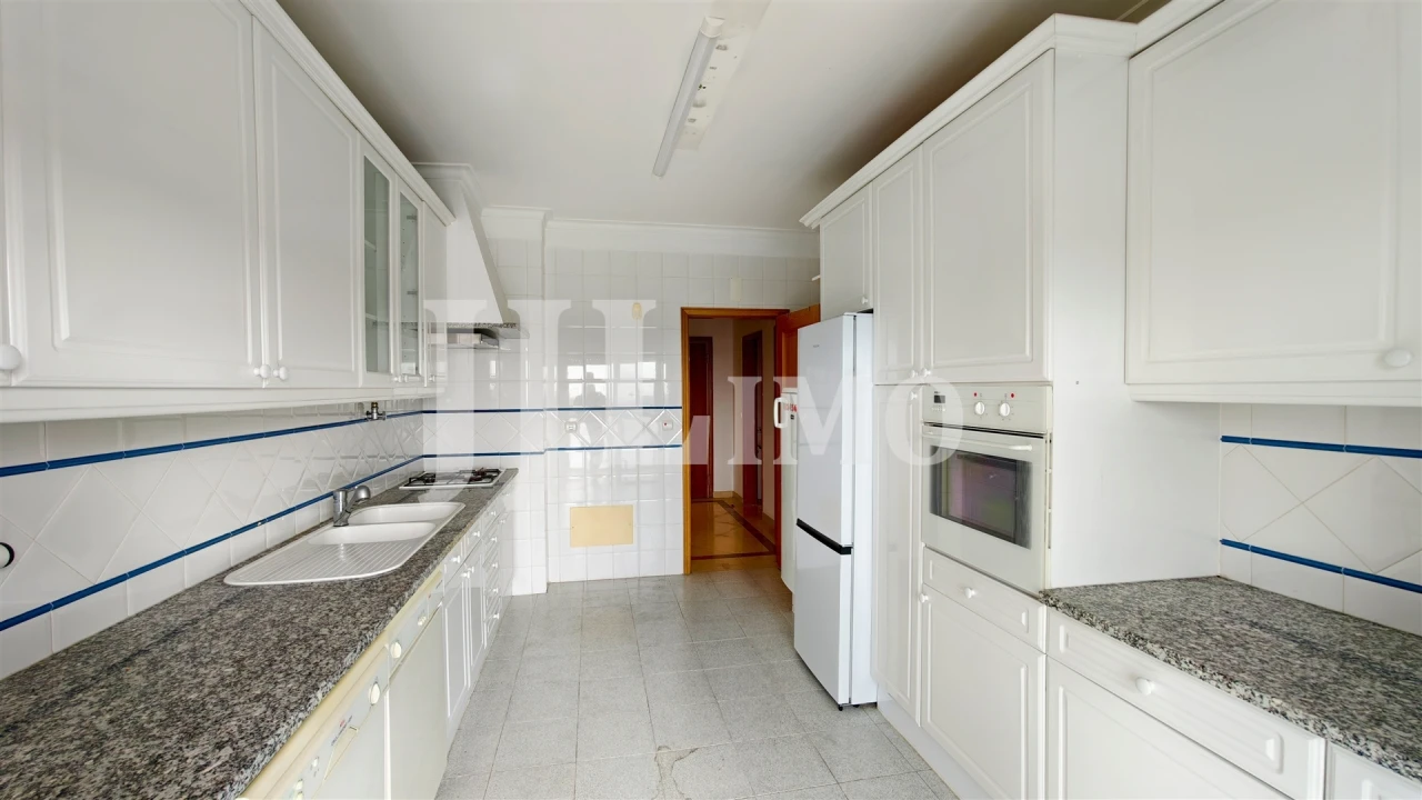 Apartamento T4 para Arrendamento em Alfragide Foto 28