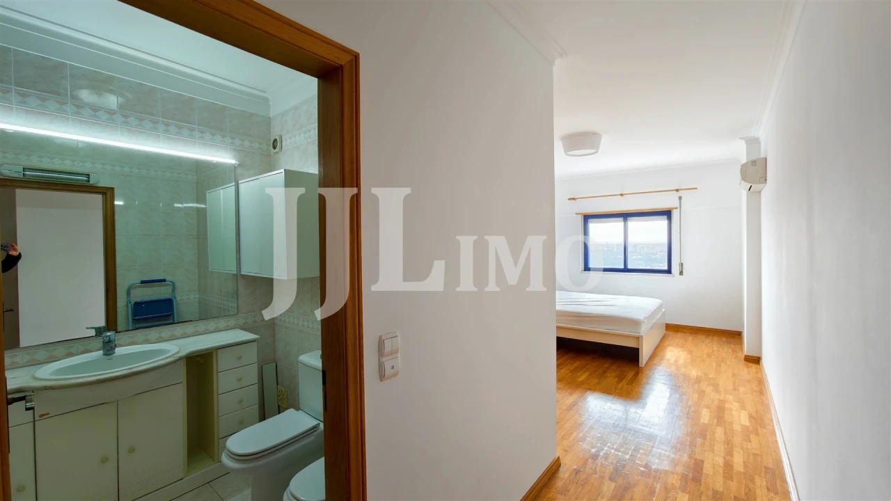 Apartamento T4 para Arrendamento em Alfragide Foto 19