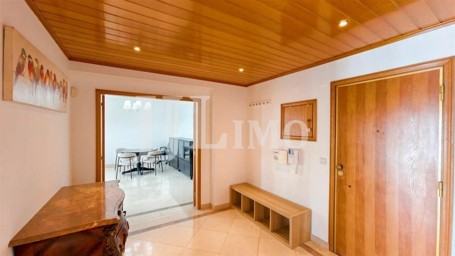 Apartamento T4 para Arrendamento em Alfragide Foto 5