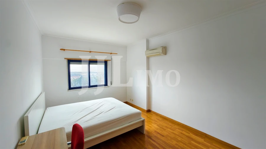 Apartamento T4 para Arrendamento em Alfragide Foto 23