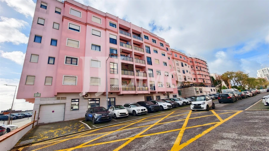 Apartamento T4 para Arrendamento em Alfragide Foto 2