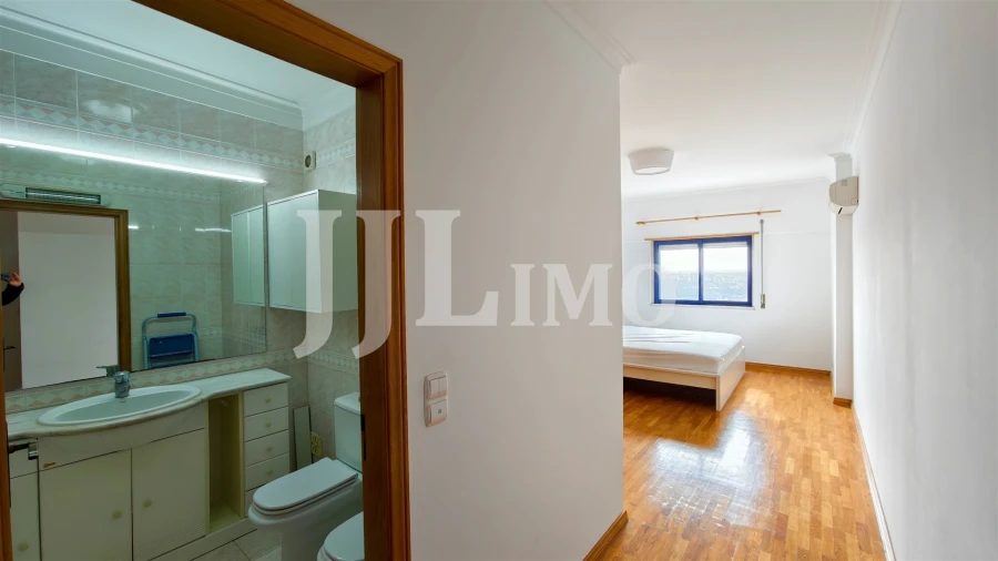 Apartamento T4 para Arrendamento em Alfragide Foto 19